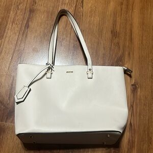 A white lovevook tote